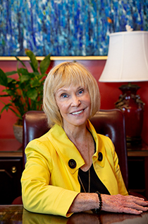 Photo of Julianne Holzel